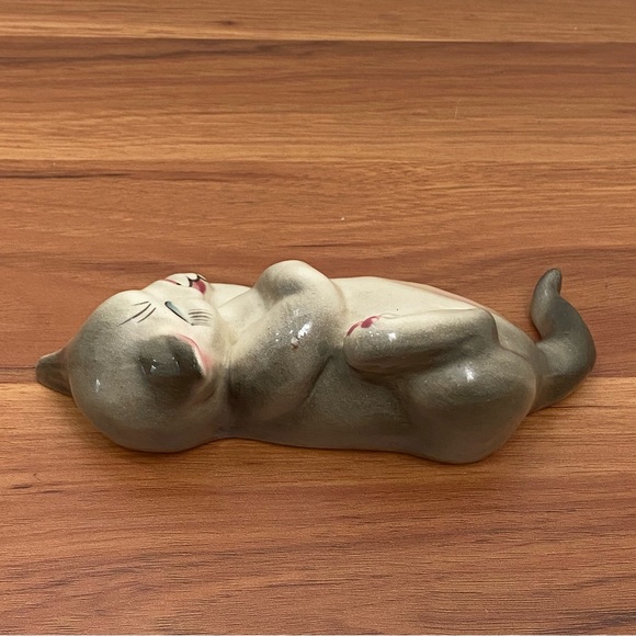 Vintage Gray & White Tabby Cat Porcelain Happy Sleeping Cat Figurine - Picture 5 of 13